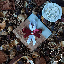 Svadobné pierka - Bordové pierko s bielym kvetom 103020 - 14867319_