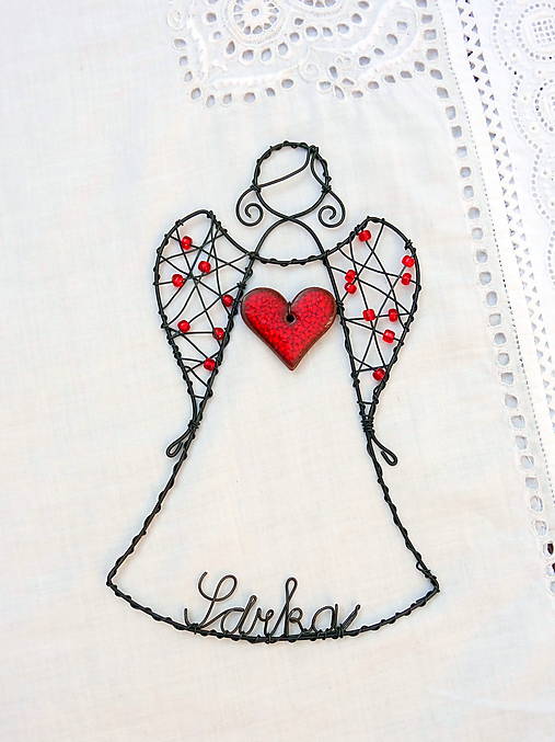 Dekorácie - anjelik s menom a keramickým srdiečkom - 14871940_