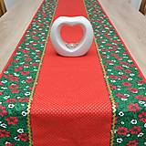 Úžitkový textil - OTO - Vianočné ruže červeno bielo zlaté na zelenej - vianočný obrus behúň 1 - 14872792_