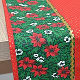 Úžitkový textil - OTO - Vianočné ruže červeno bielo zlaté na zelenej - vianočný obrus behúň 1 - 14872793_
