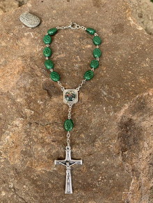 Iné šperky - ruženec do auta so sv. Krištofom (Zelená) - 14873330_