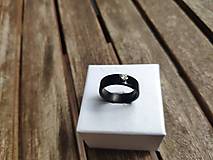 Prstene - Zásnubný drevený prsteň JURING - Eben & Zirkón - 14877480_
