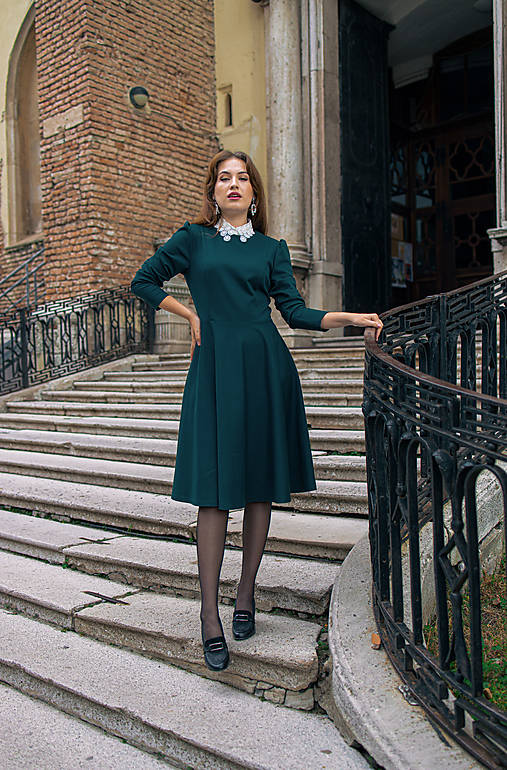 Úpletové šaty s áčkovou sukňou – zelené