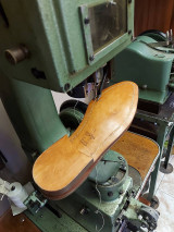 Pánske oblečenie - Naše stroje na výrobu topánok - 14890572_