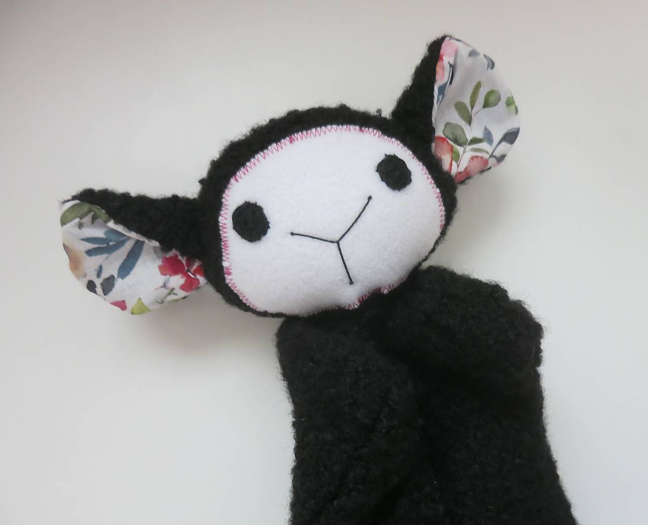 Maňuška ovečka (Čierna ovečka z Malej záhrady)