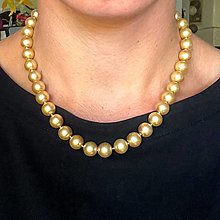 Náhrdelníky - Golden Glass Pearls Necklace / Elegantný náhrdelník voskované sklenené perly - 14894753_