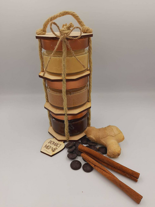 Ochutené medíky v drevenom stojane (škoricový, zázvorový a kakaový)