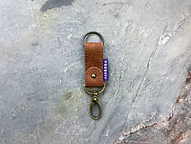 Kľúčenky - Kožená kľúčenka s karabinou - svetlo hnedá - 14896024_