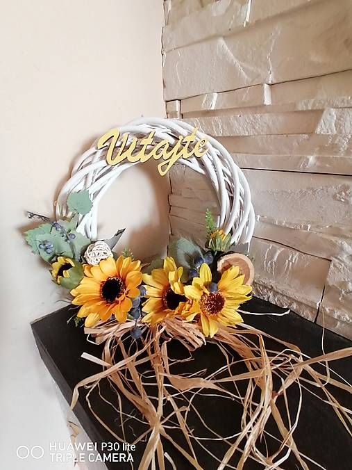 Dekorácie - Veniec so slnečnicami, hroznom a ratan. guličkou, nápisom Vitajte  28cm - 14899560_