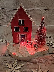 Dekorácie - Drevený svietiaci vianočný domček - 14902470_