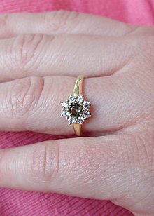 Prstene - Snehový prsteň s okrúhlym vltavínom a zirkónmi v bielom a žltom zlate (žlté zlato 57 mm) - 14904605_