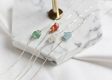 Náhrdelníky - Strieborný náhrdelník s polodrahokamami (ruženín, mesačný kameň, - 14908522_