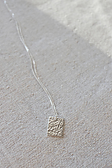Náhrdelníky - Strieborný náhrdelník s tepaným príveskom - vzor jamky - 14910754_