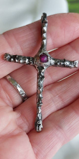 Iné šperky - krížik s matným fialovým achátom - 14909772_