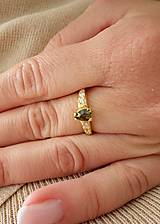 Sirius prsteň s vltavínom a zirkónmi v bielom a žltom zlate (žlté zlato 54 mm)