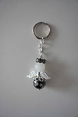 Kľúčenky - Korálkový anjelik na kľúče - 14913512_