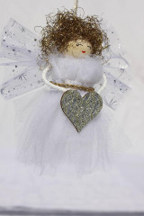 Dekorácie - Zlatý kučeravý anjelik s veľkým srdcom - 14916004_