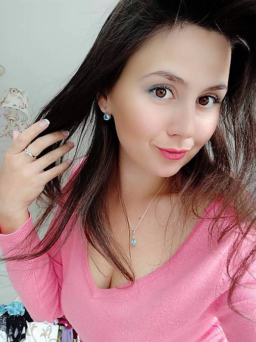 Náhrdelníky - Strieborný prívesok v tvare kvapky so švajčiarskym modrým topásom - 14915903_