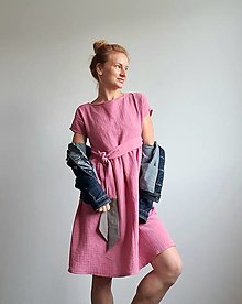 Šaty - Mušelínové šaty - púdrovoružová farba s opaskom (bavlna + ľan) - 14918702_