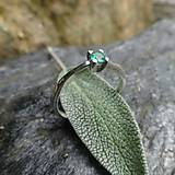 Prstene - Strieborný prsteň smaragd... - 14919121_