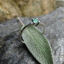 Prstene - Strieborný prsteň smaragd... - 14919121_