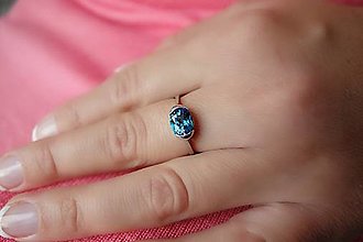Prstene - Strieborný prsteň s oválnym topásom švajčiarskej modrej - 14918357_