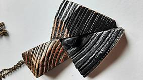 Náhrdelníky - Drevený máhrdelník - čierna geometria - 14923894_