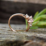 Prstene - Zlatý snubný prsteň ružový zafír - 14930056_