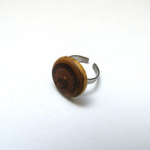Prstene - Prsteň s dreveným očkom - agátový vypuklý - 14934225_