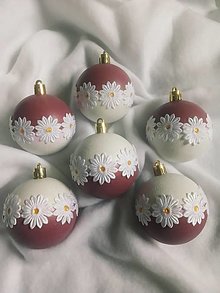 Dekorácie - Vianočná guľa staroružová s bielou - 14934992_