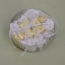 Spodná bielizeň - Biely podväzok s brošničkou  (priesvitná krabička) - 14944127_