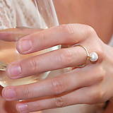 Prstene - Zásnubný zlatý prsteň čistota a neha - 14945607_