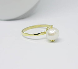 Prstene - Zásnubný zlatý prsteň čistota a neha - 14945604_