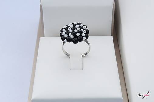 čierno - biely prsteň