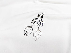 Náušnice - Visiace kvetinky - chirurgická oceľ  (Strieborné tulipány - 5,5 cm) - 14951469_