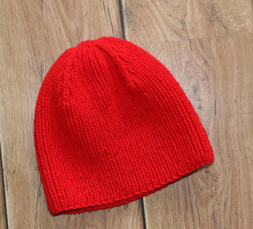 Pletená merino čiapka v nádhernej červenej farbe