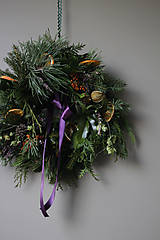 Dekorácie - Živý vianočný veniec Pomaranč & vres - 14954290_