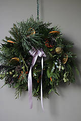 Dekorácie - Živý vianočný veniec Pomaranč & vres - 14954293_