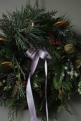 Dekorácie - Živý vianočný veniec Pomaranč & vres - 14954294_