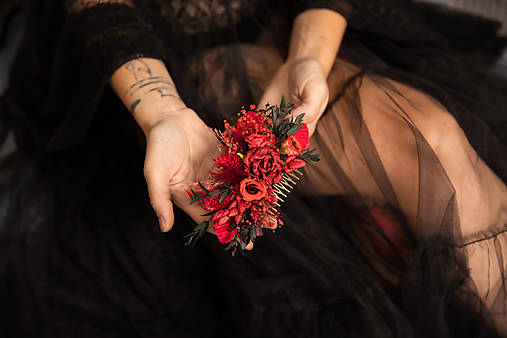 Kvetinový hrebienok "vášnivé objatie"