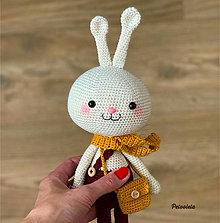 Hračky - Háčkovaný králík s vínovou kšandou (35 cm) - 14963544_