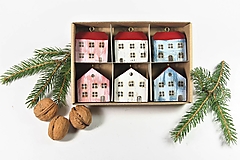 Trojfarebná sada drevených domčekov - 6 ks v darčekovej krabici