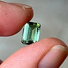 Minerály - Turmalín zelený brúsený obdĺžnik (emerald výbrus) / 8x5,8x3,88, 1,75 Ct. - 14969932_