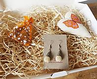 Náušnice - Oranžový darčekový box pre ženy s náušnicami a dekoráciami - 14967971_