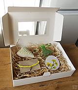 Náramky - Žltý darčekový box pre ženy s náramkom a dekoráciami - 14969575_
