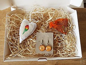 Náušnice - Oranžový darčekový box pre ženy so živicovými náušnicami a dekoráciami - 14969169_
