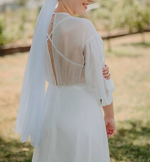 Jednoduché svadobné šaty bez krajky