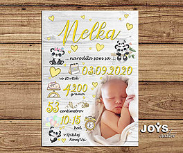 Tabuľky - Detská tabuľka, tabuľka pre dieťa s údajmi o narodení dieťatka (Sivé drevené pozadie s pandami, žlté písmo 27x19cm) - 14968563_