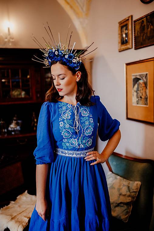 Modré madeirové šaty Zámutovské kvety