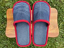 Ponožky, pančuchy, obuv - Tmavomodré papuče s červeným lemom - 14974074_